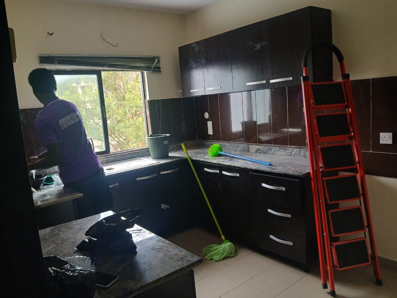 Full kitchen cleaning service with ladder and tools